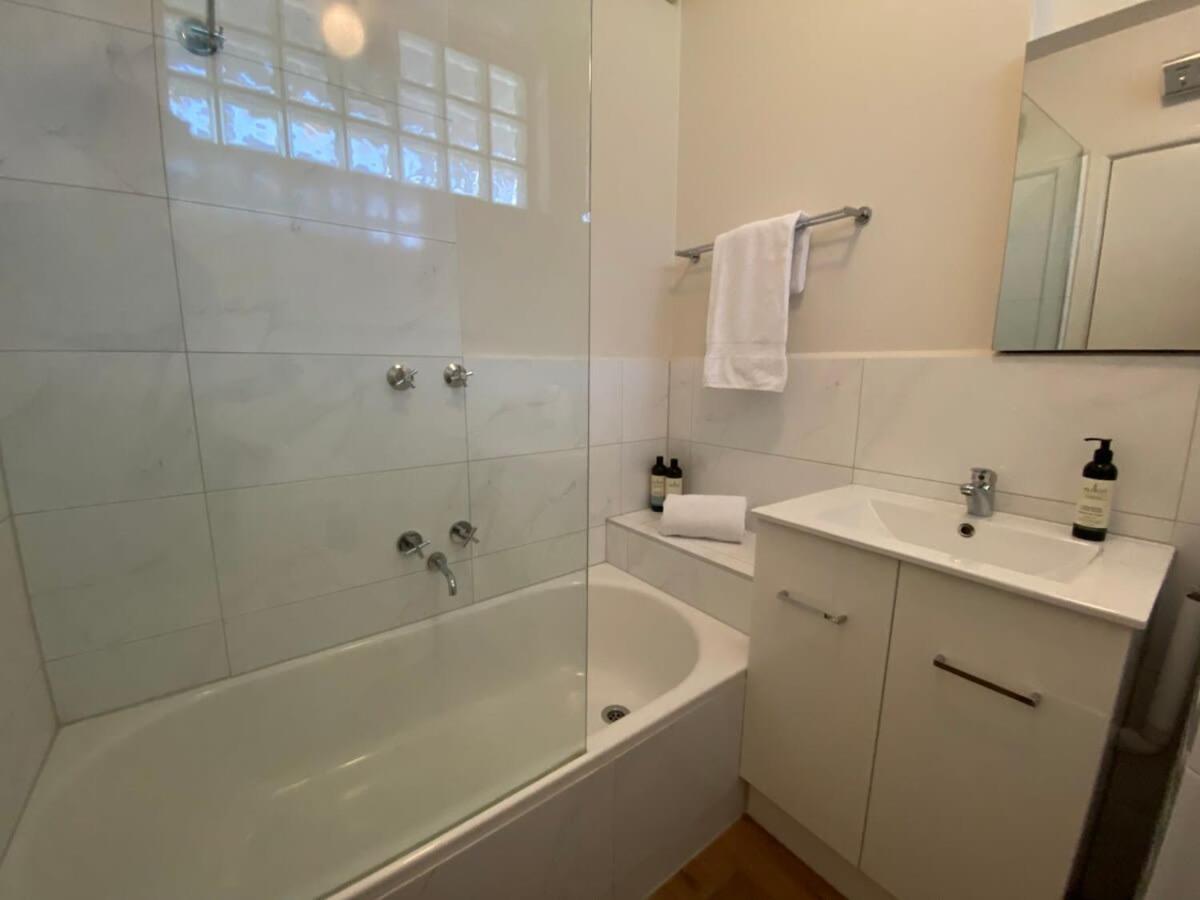 1 Bdrm With Parking, Walk To Beach Melbourne Exterior foto
